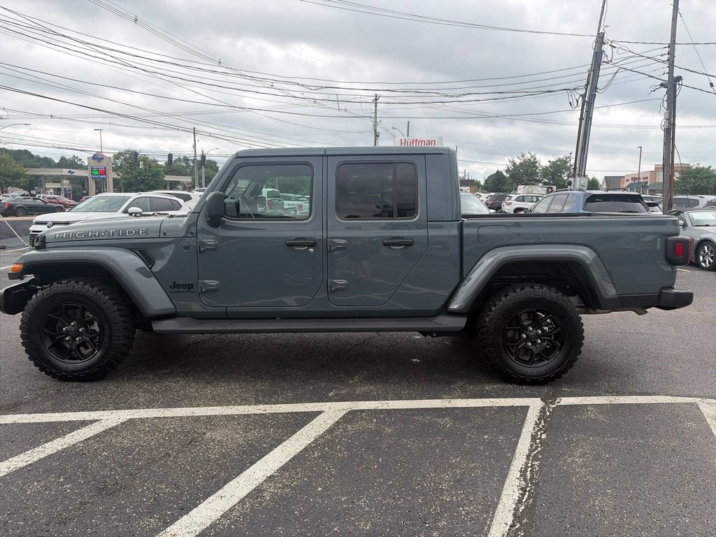 Used 2025 Jeep Gladiator Sport AWD/4WD image 4