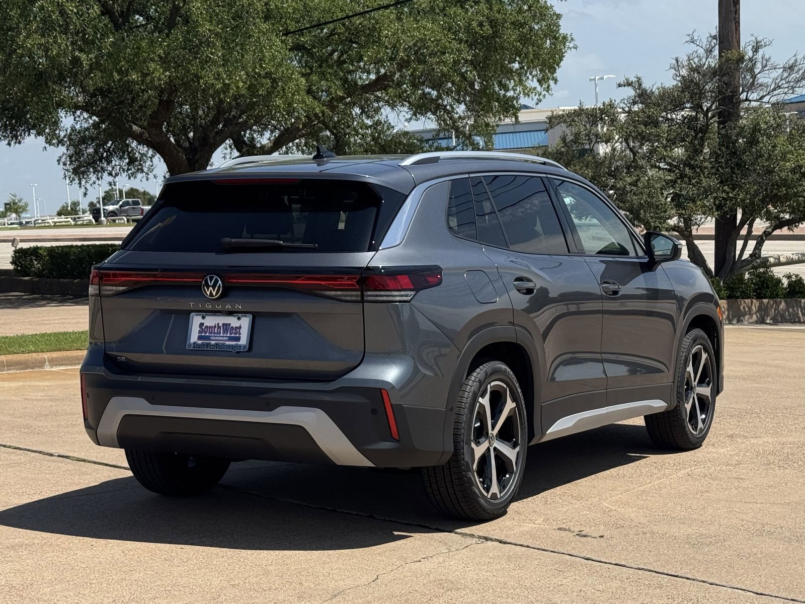 New 2026 Volkswagen Tiguan SE FWD image 5