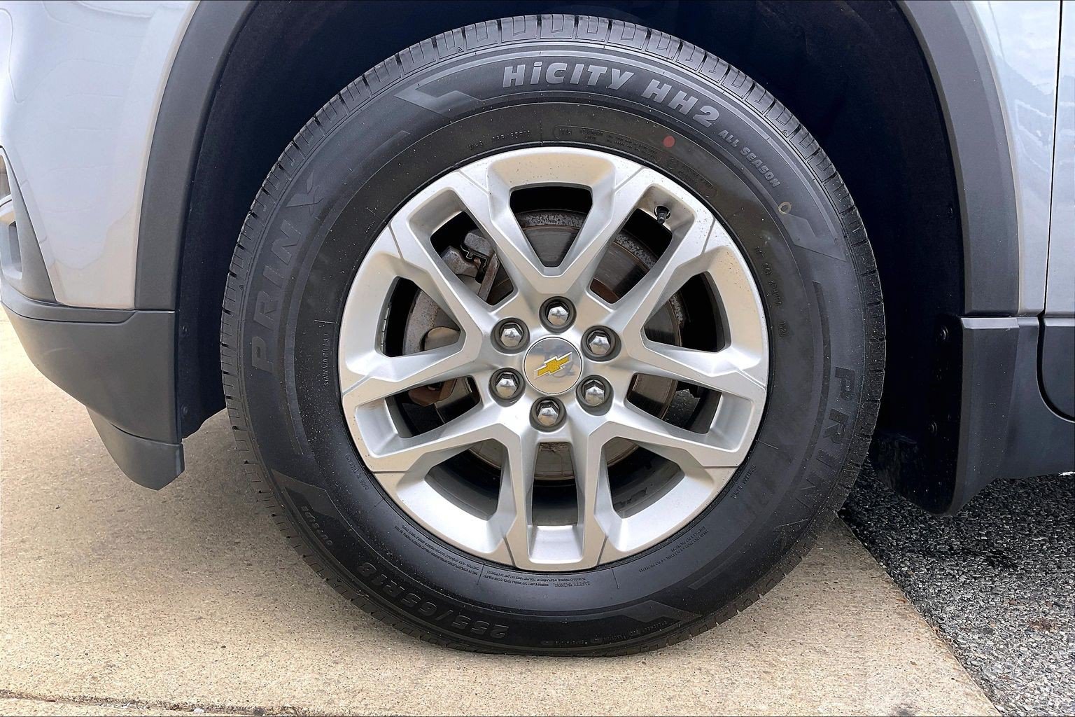 Used 2020 Chevrolet Traverse LS FWD image 11