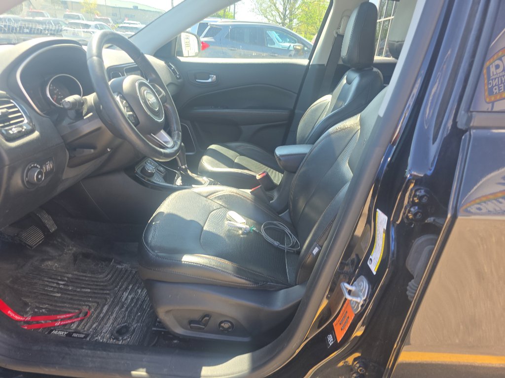 Used 2018 Jeep Compass Limited w/ Navigation Group AWD/4WD image 2