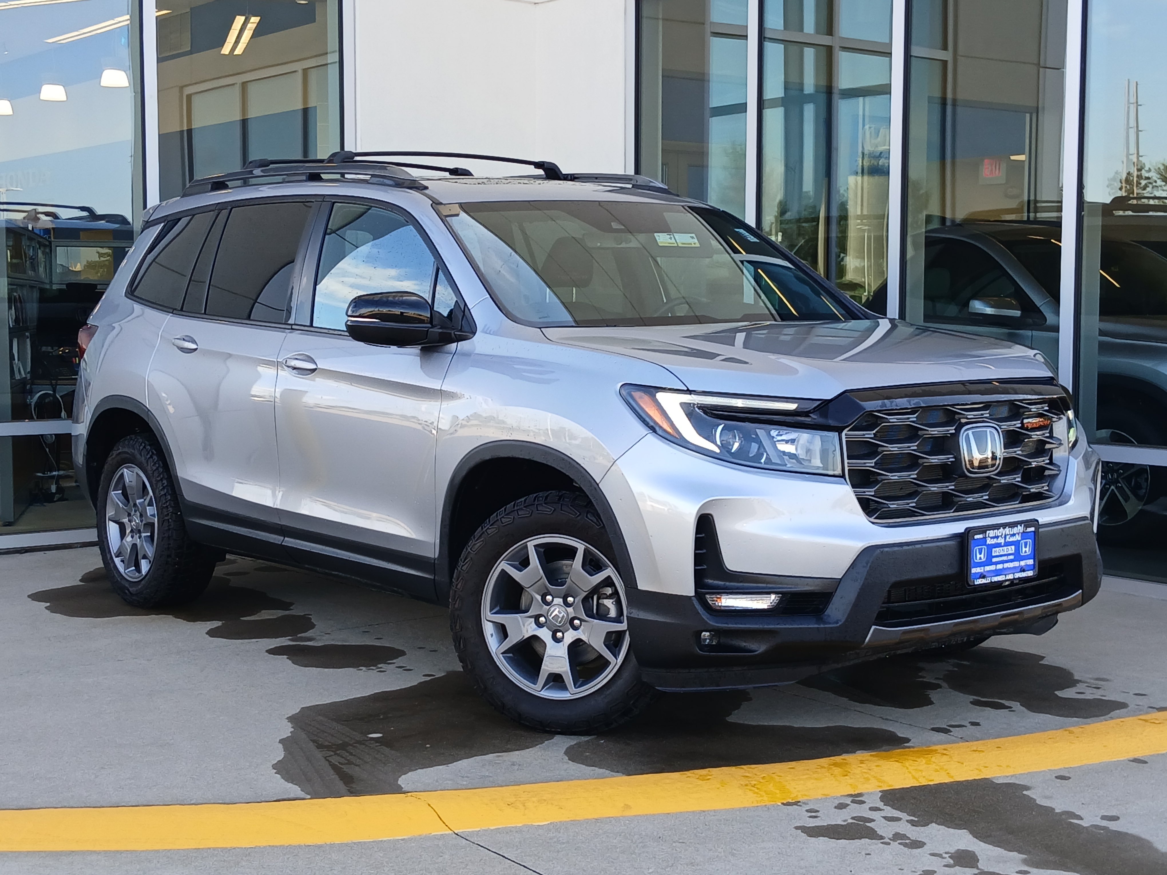 Used 2025 Honda Passport TrailSport image 1