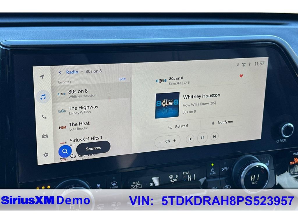 Used 2023 Toyota Highlander XLE image 28