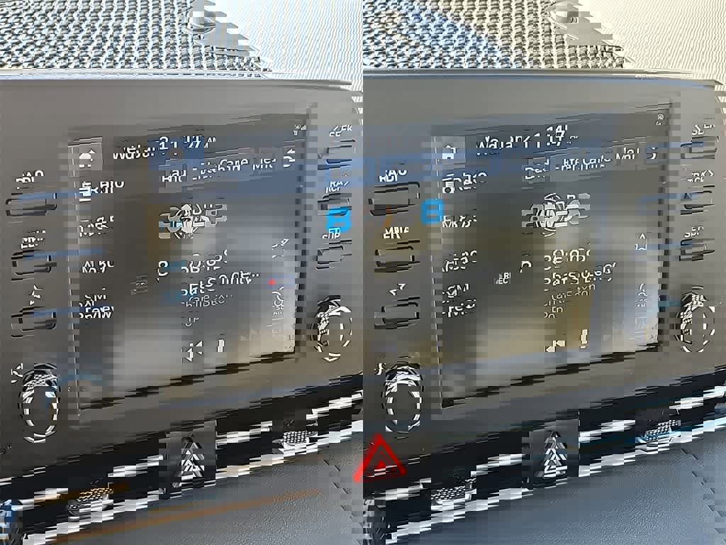 Used 2021 Hyundai Elantra SEL image 11