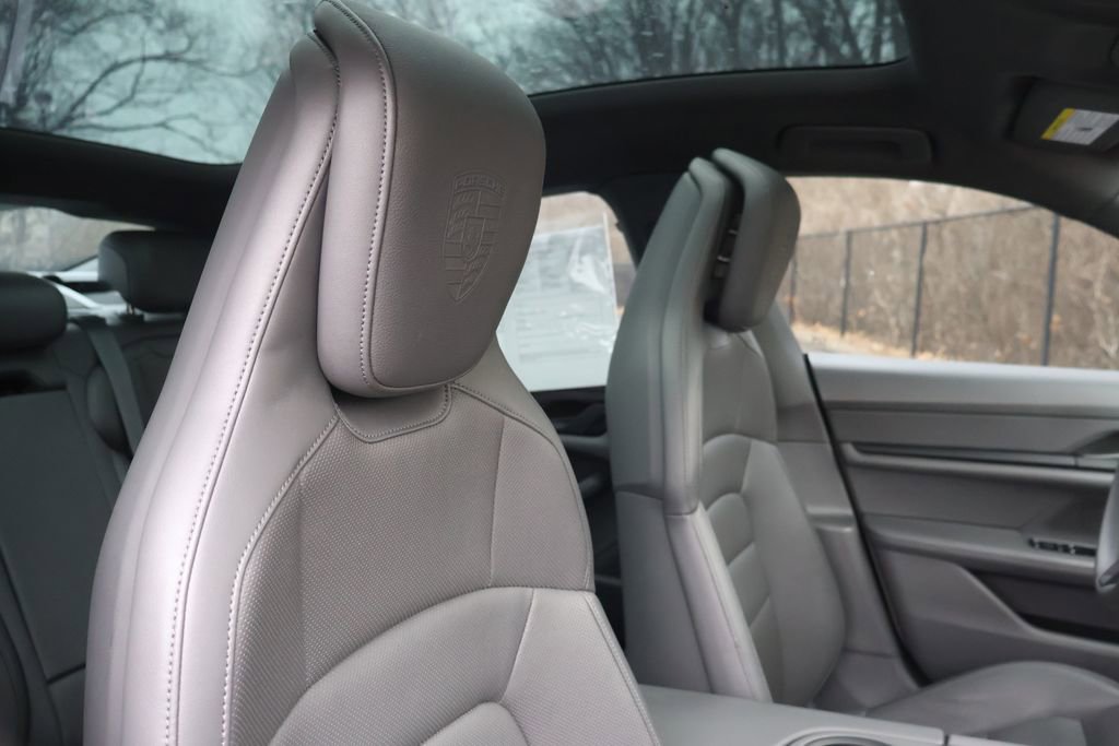 Used 2022 Porsche Taycan image 41