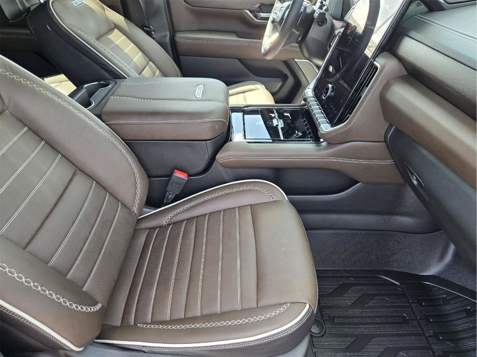 Used 2026 GMC Yukon Denali Ultimate w/ LPO, Floor Liner Package AWD/4WD image 14