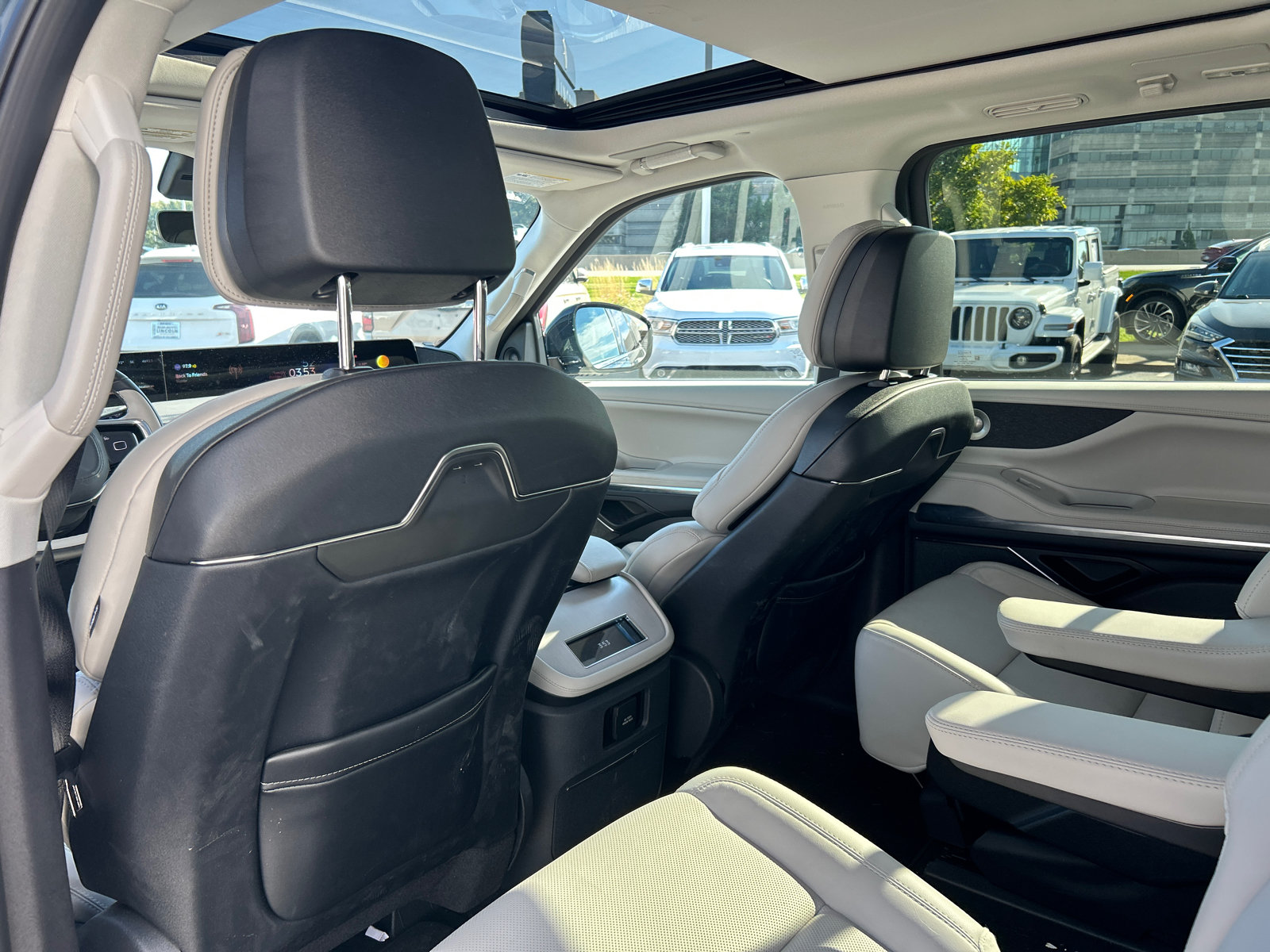 New 2026 Lincoln Navigator L Reserve AWD/4WD image 31