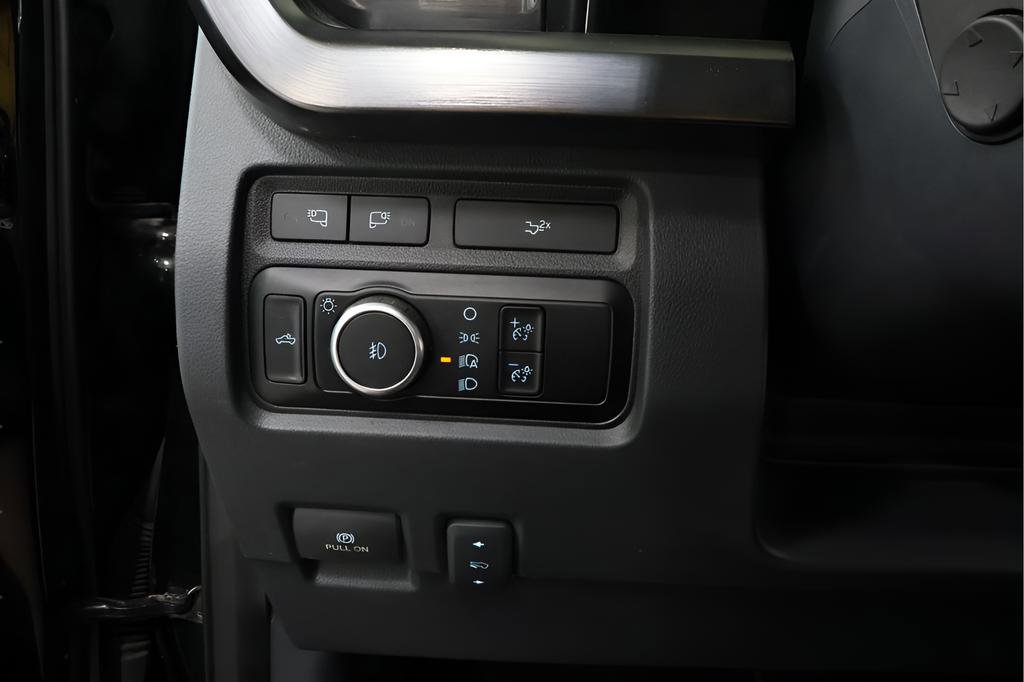 Used 2024 Ford F350 Lariat w/ Lariat Ultimate Package AWD/4WD image 19