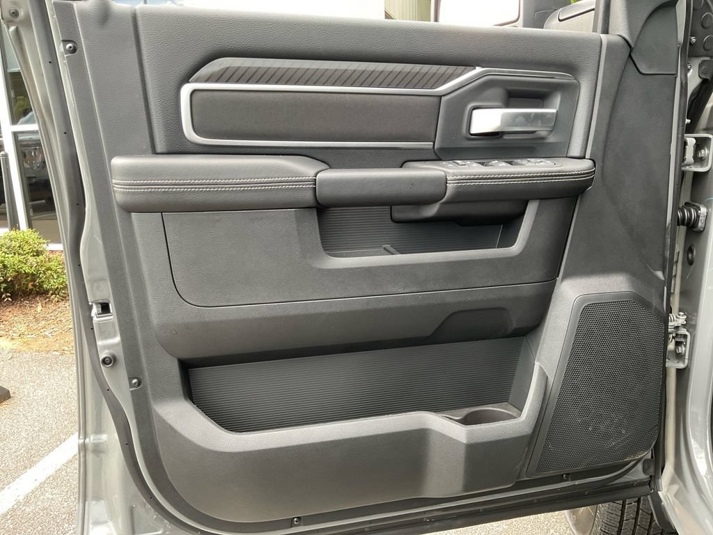 New 2027 RAM 3500 Big Horn AWD/4WD image 33