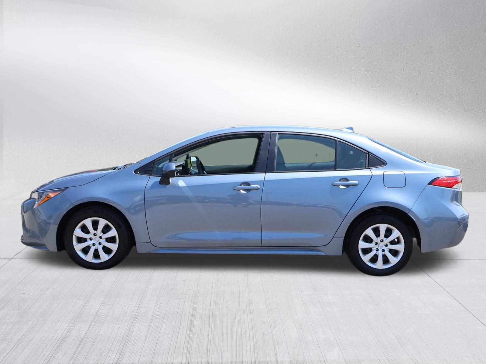 Used 2025 Toyota Corolla LE FWD image 4
