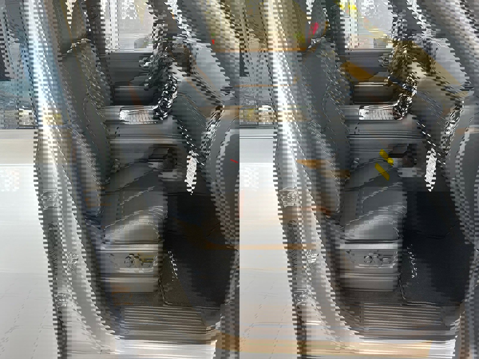 New 2025 Nissan Armada SL w/ Captain's Chari Seat Package image 8