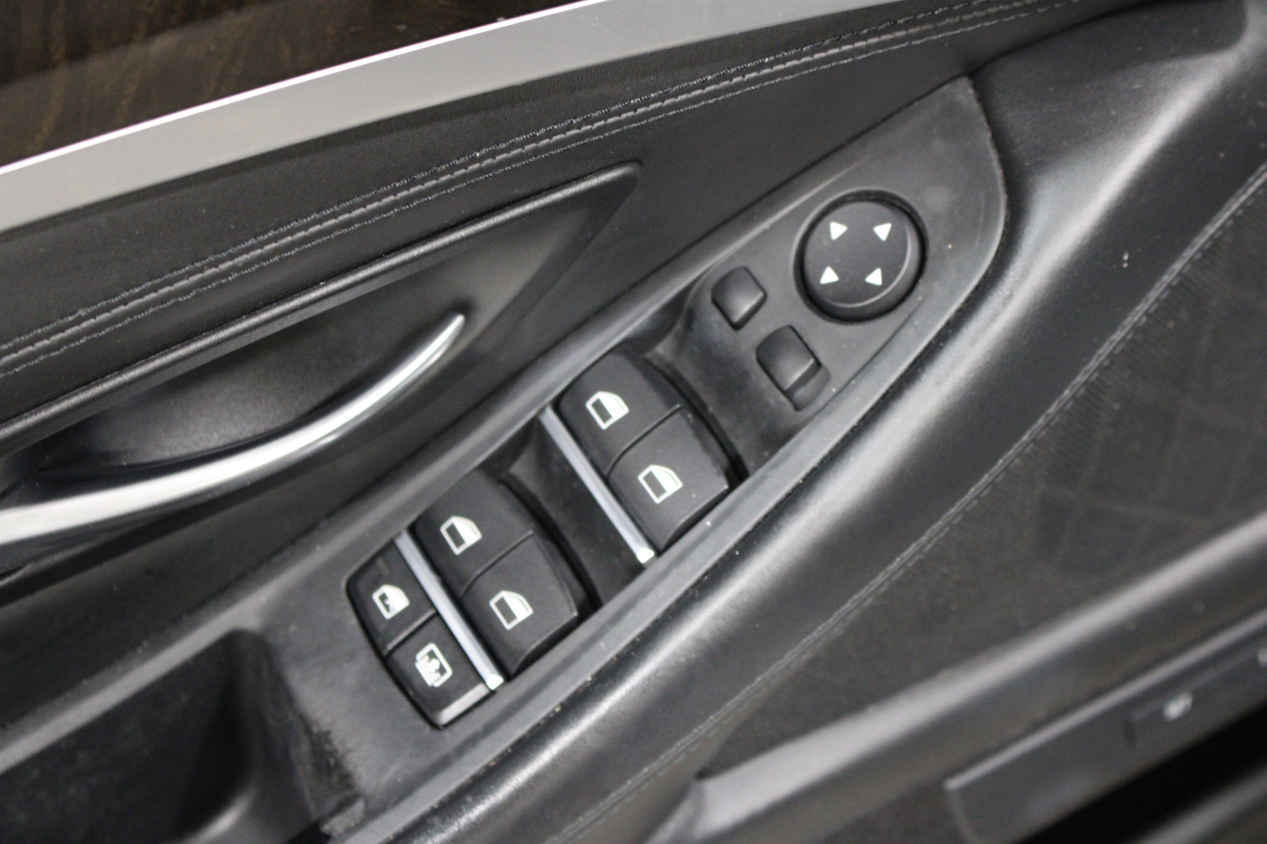 Used 2016 BMW 550i xDrive Sedan AWD/4WD image 7