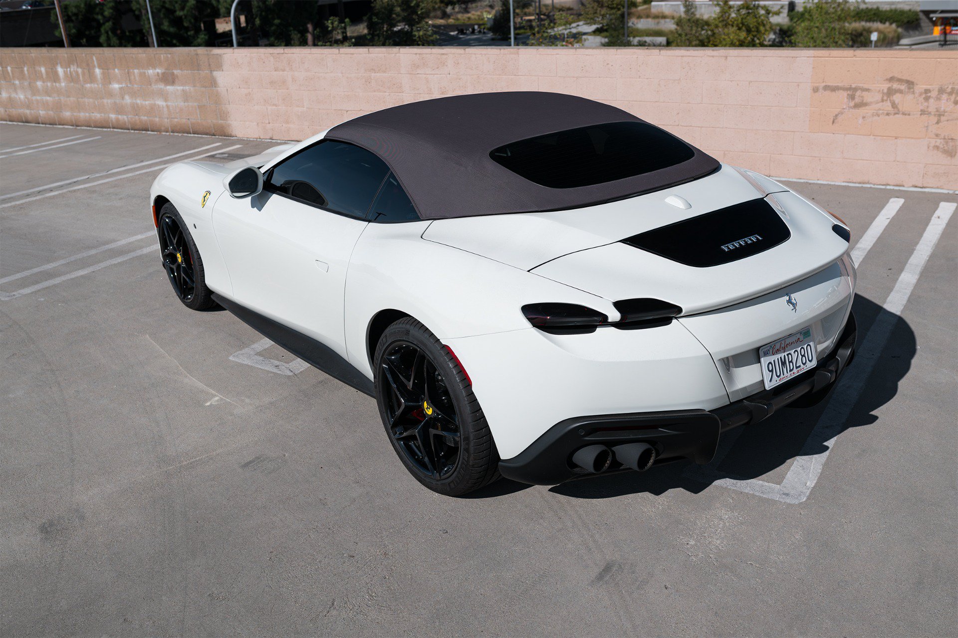 Used 2025 Ferrari Roma Spider RWD image 21