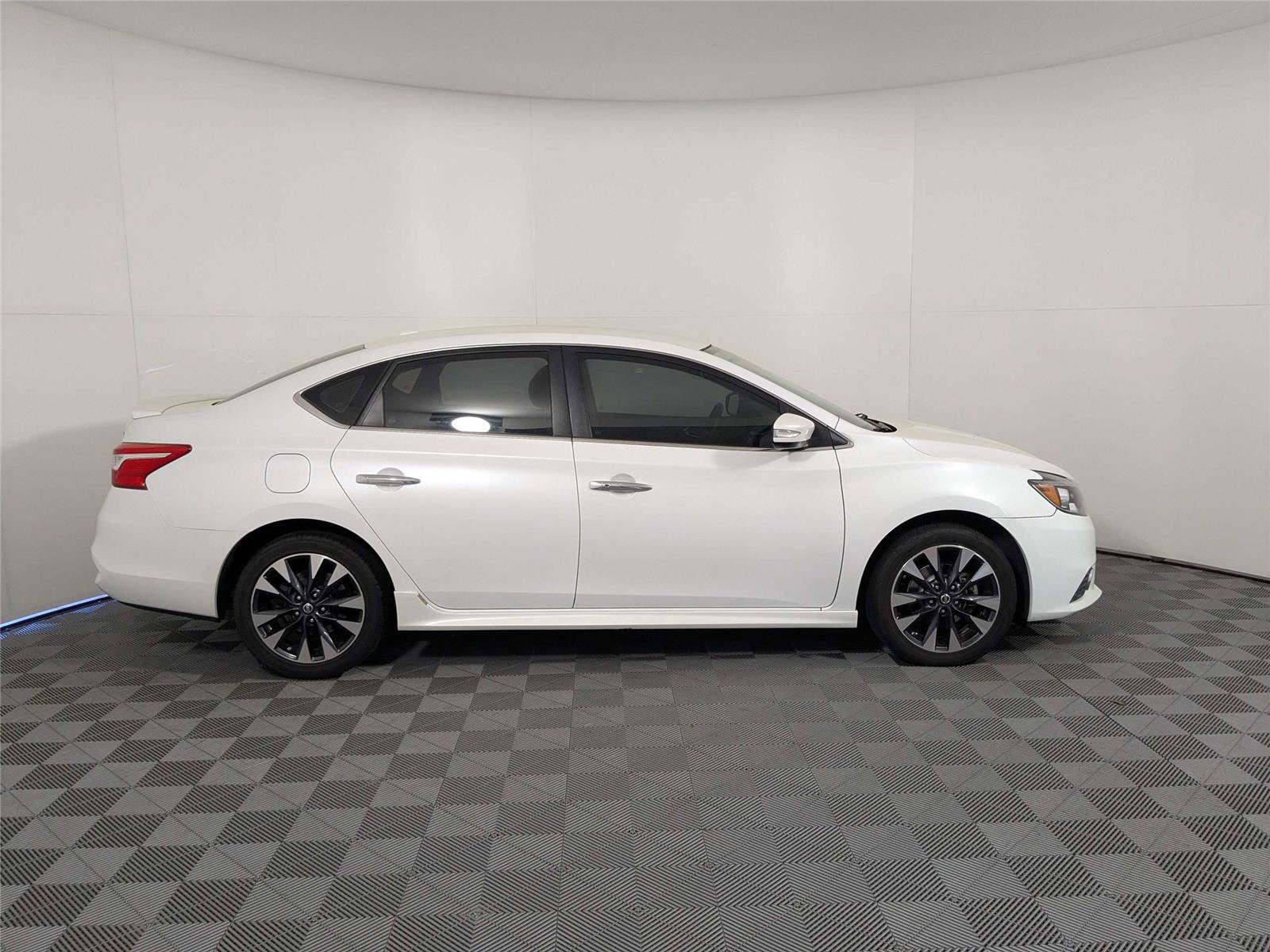 Used 2016 Nissan Sentra SR w/ Driver's Assist Package image 4