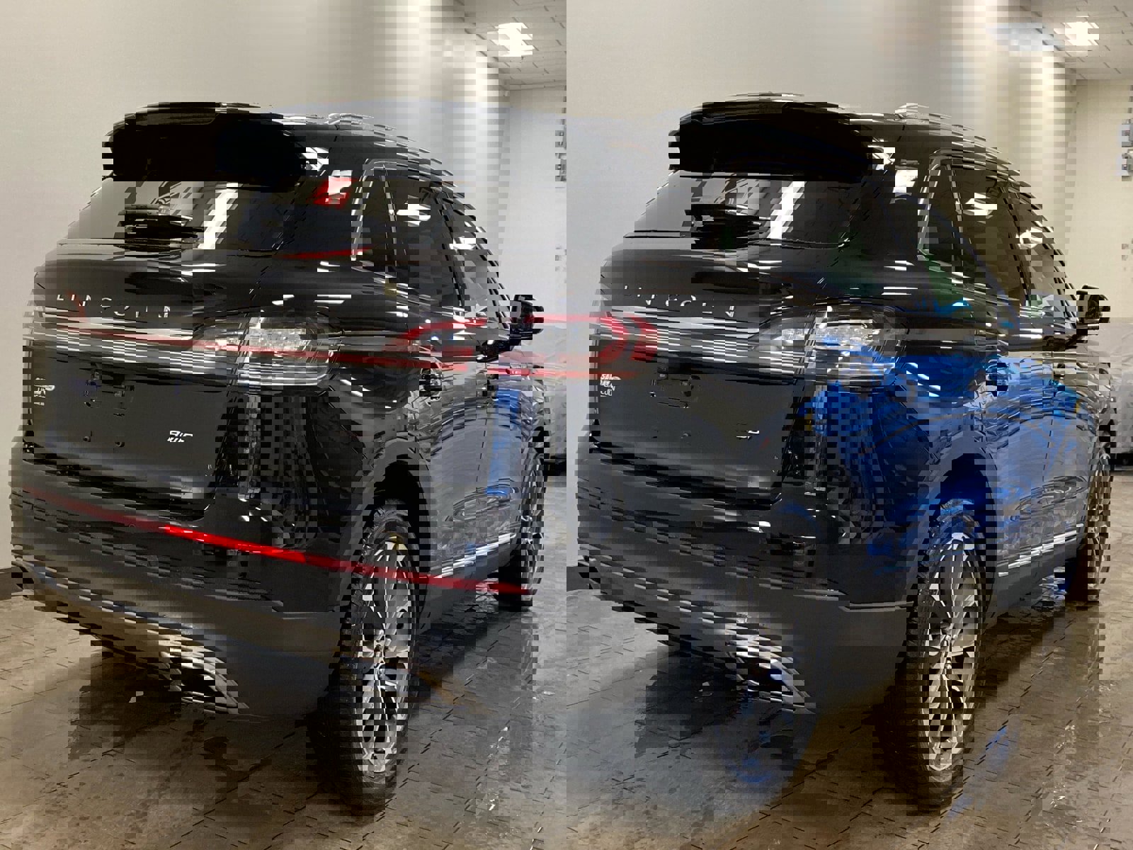 Certified 2022 Lincoln Nautilus Reserve w/ Cargo Utility Package image 7