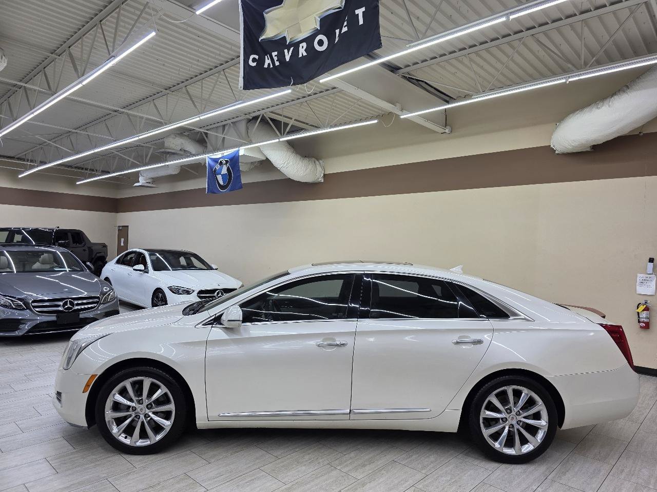 Used 2013 Cadillac XTS Luxury FWD image 10