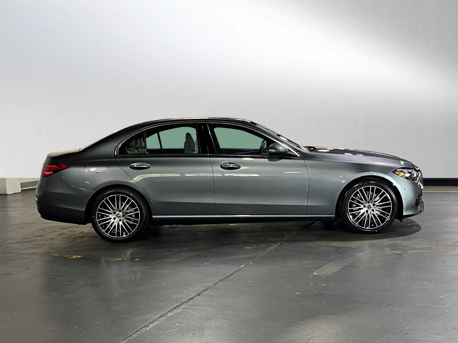 Used 2025 Mercedes-Benz C 300 4MATIC Sedan image 3