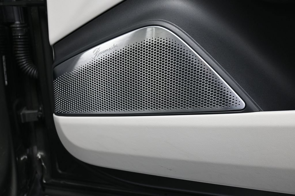 Certified 2025 Porsche Macan Turbo Electric AWD/4WD image 30