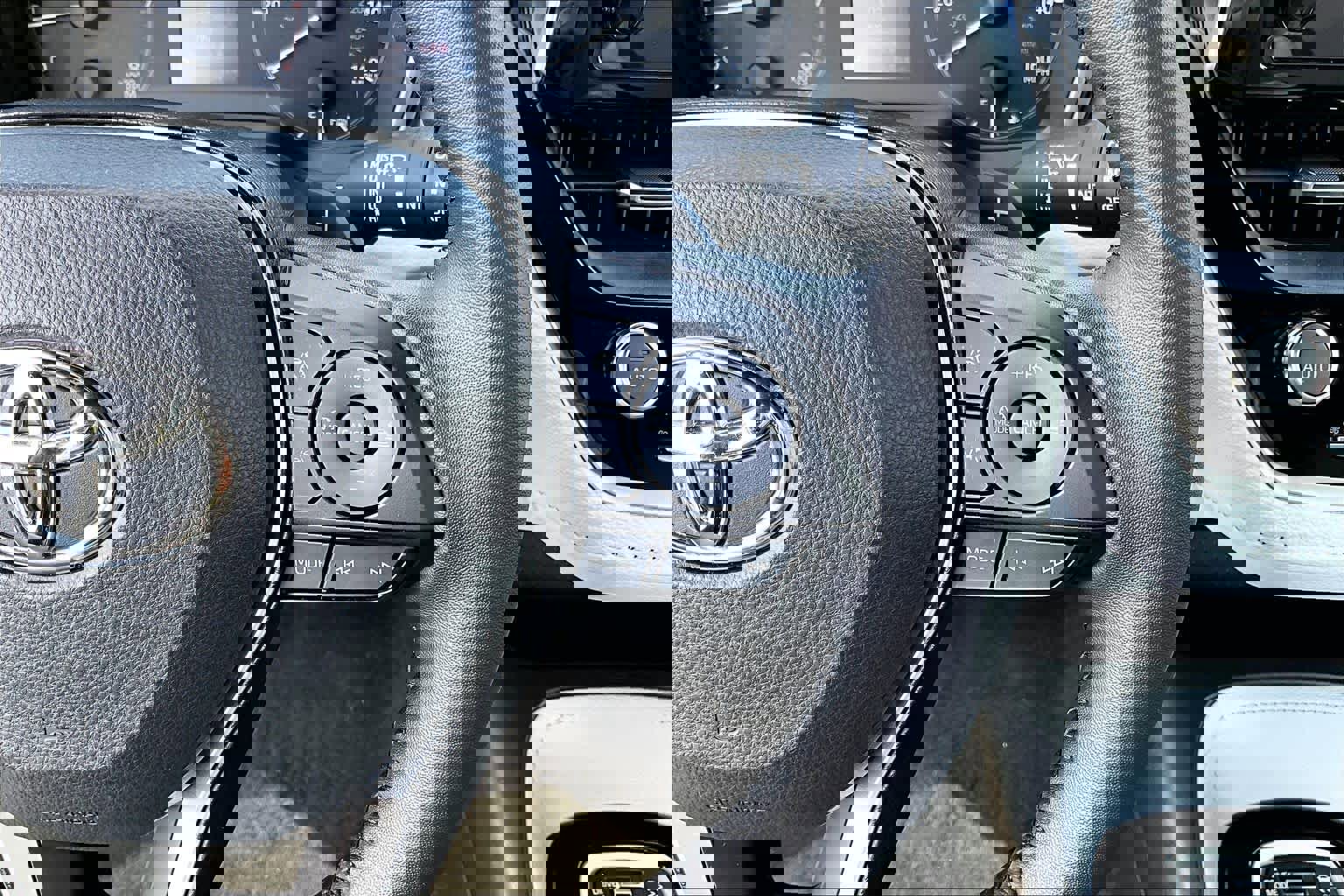 Certified 2025 Toyota Corolla SE image 25