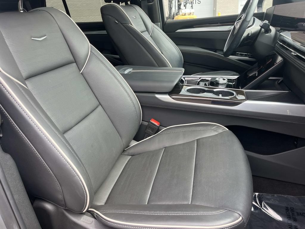 Certified 2025 Cadillac Escalade Premium Luxury w/ Touring Package AWD/4WD image 25