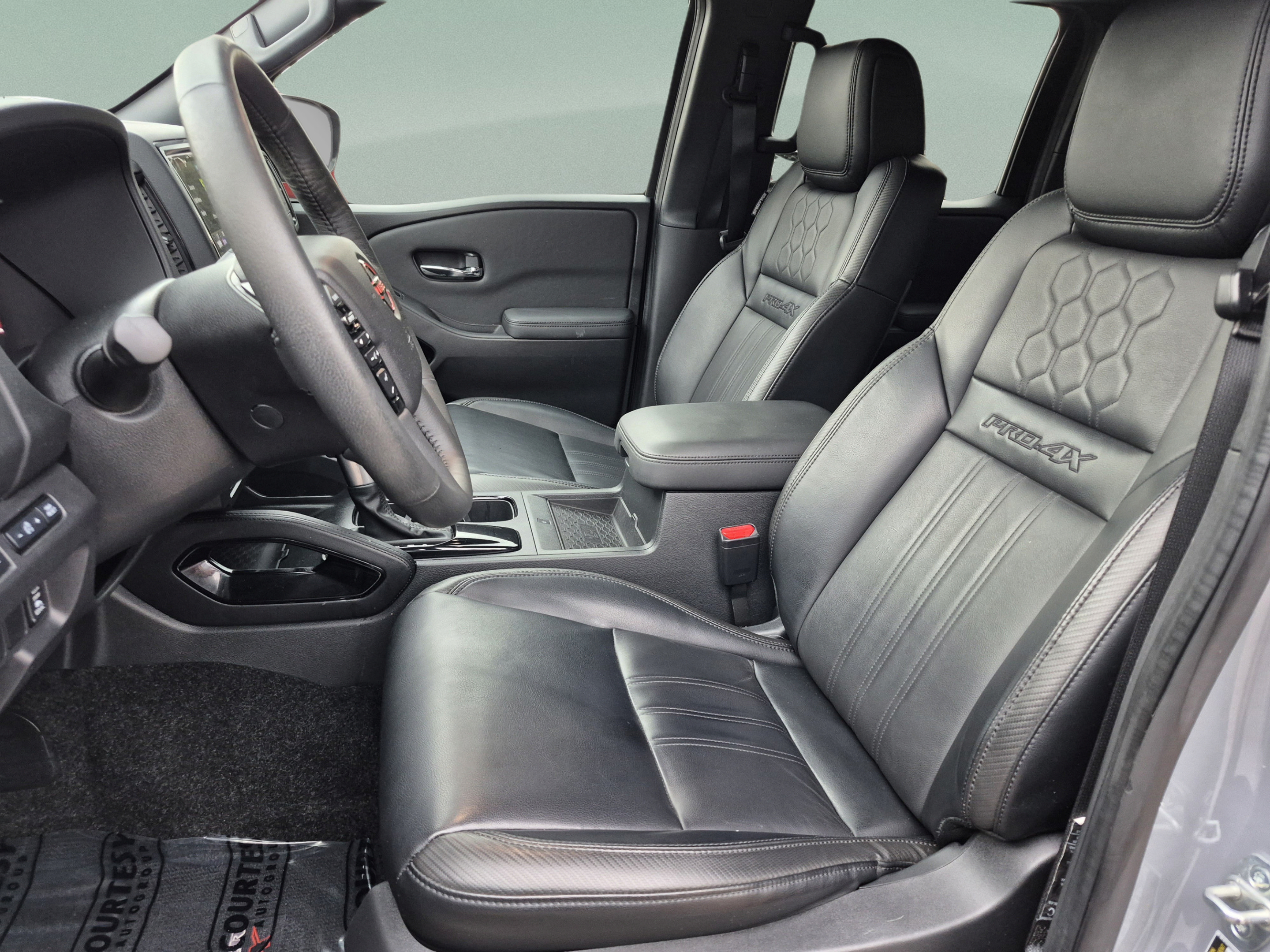 Certified 2022 Nissan Frontier PRO-4X w/ Pro-4X Premium Package AWD/4WD image 20