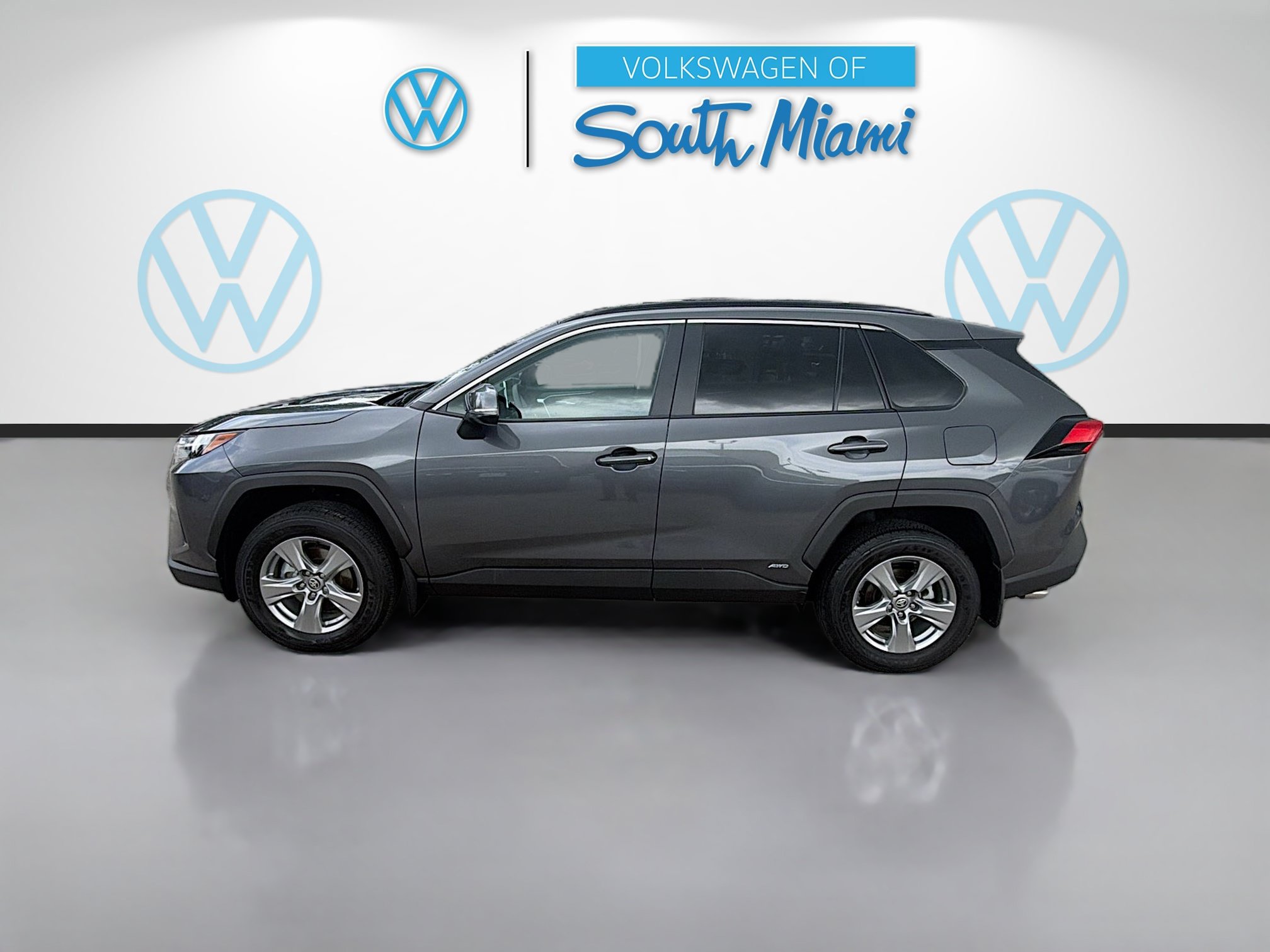 Used 2025 Toyota RAV4 XLE w/ Convenience Package AWD/4WD image 4