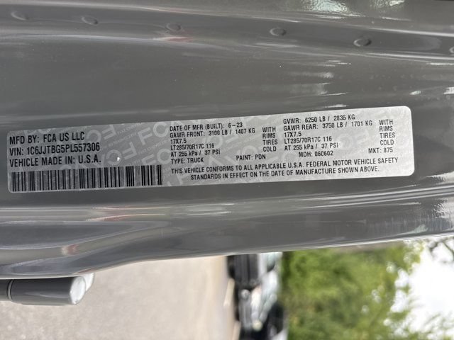 Used 2023 Jeep Gladiator Rubicon w/ LED Lighting Group AWD/4WD image 35