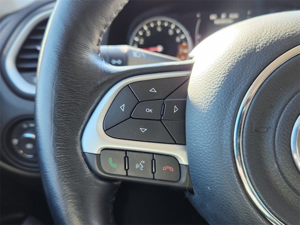 Used 2020 Jeep Renegade Latitude w/ Cold Weather Group image 19