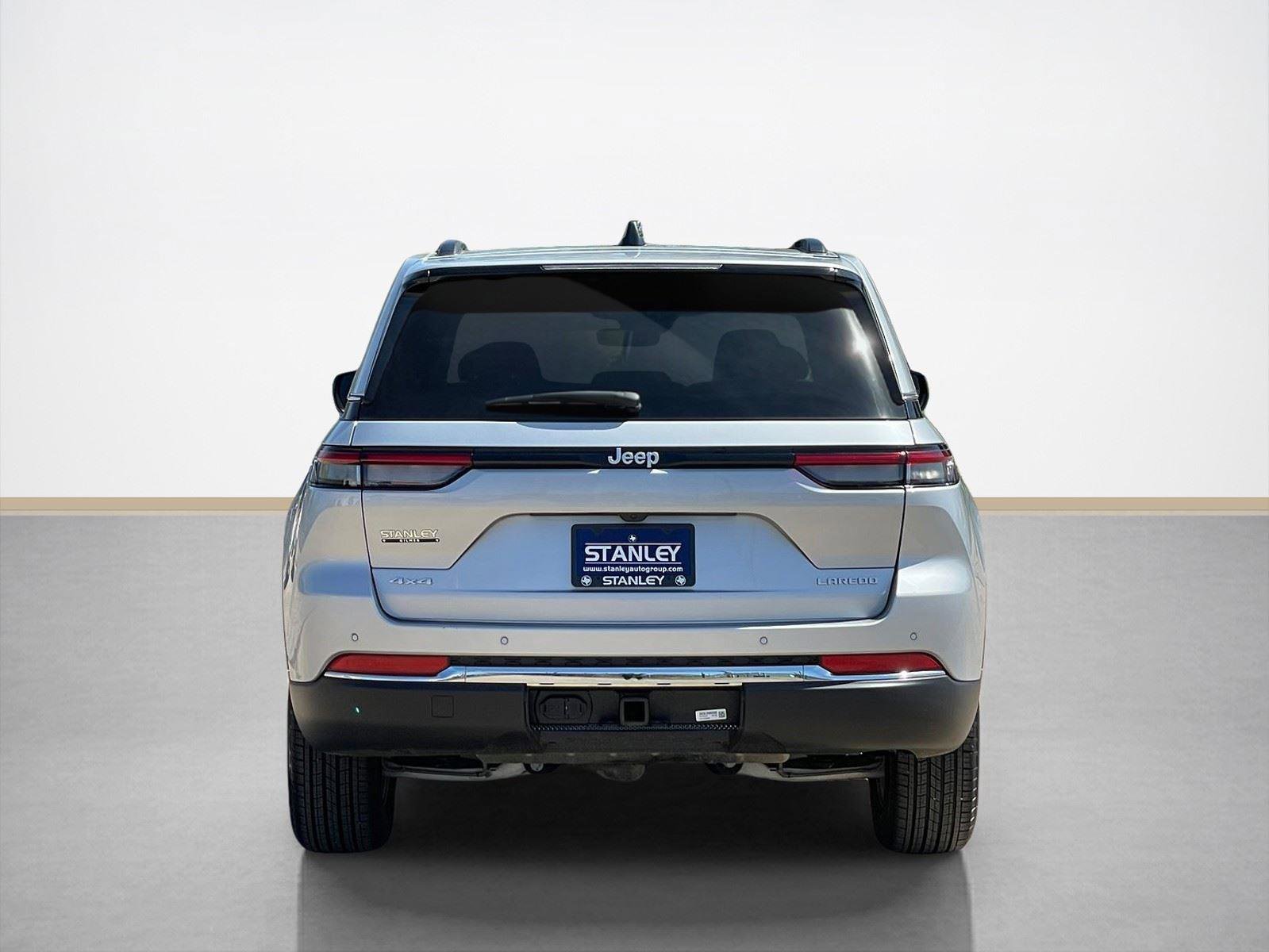 Certified 2025 Jeep Grand Cherokee Laredo X w/ Trailer Tow Package image 7