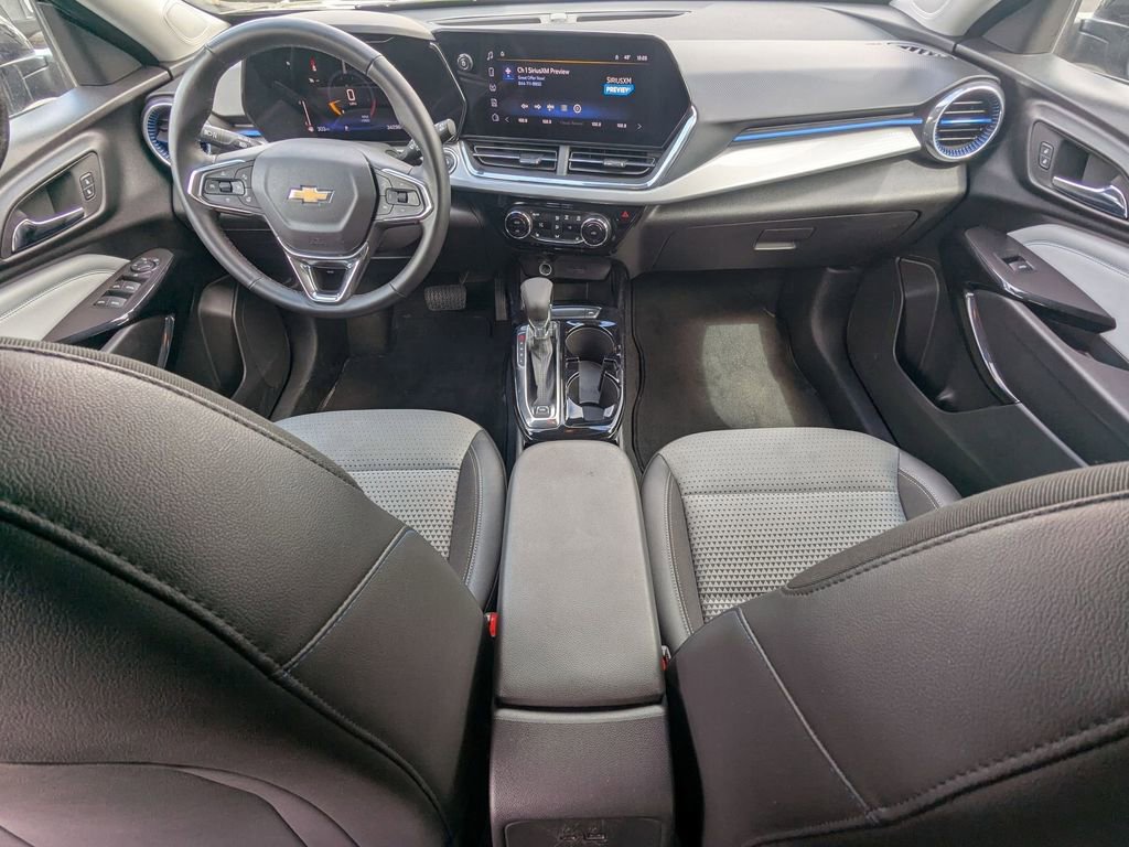 Used 2025 Chevrolet Trax LT w/ LT Convenience Package image 26