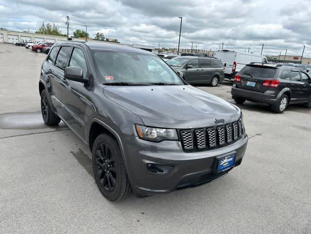 Used 2017 Jeep Grand Cherokee Altitude AWD/4WD image 22