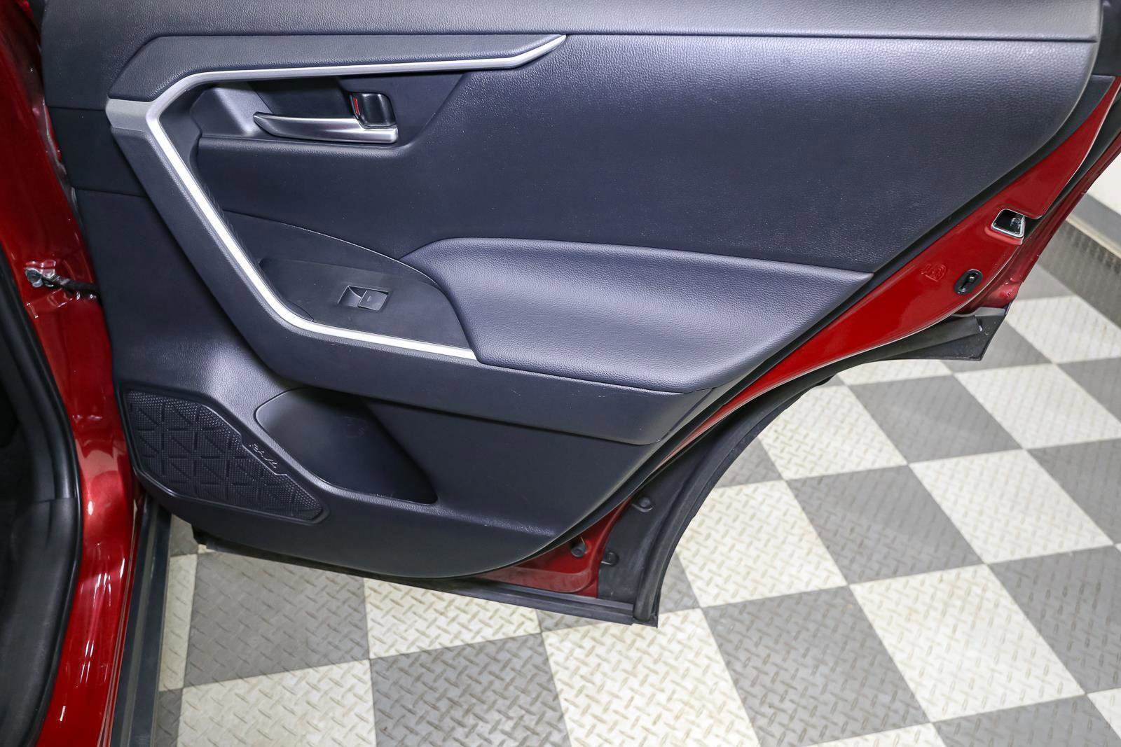 Used 2024 Toyota RAV4 XLE w/ Convenience Package image 23