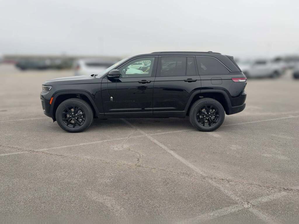 New 2026 Jeep Grand Cherokee Altitude image 6