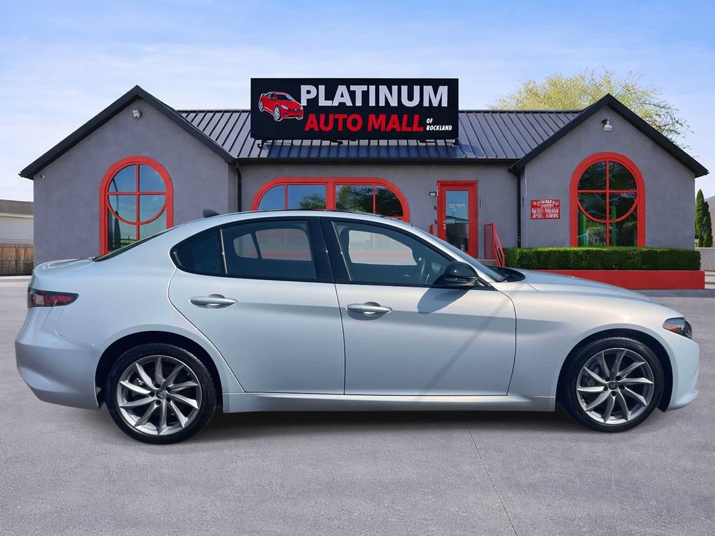 Used 2025 Alfa Romeo Giulia AWD image 4