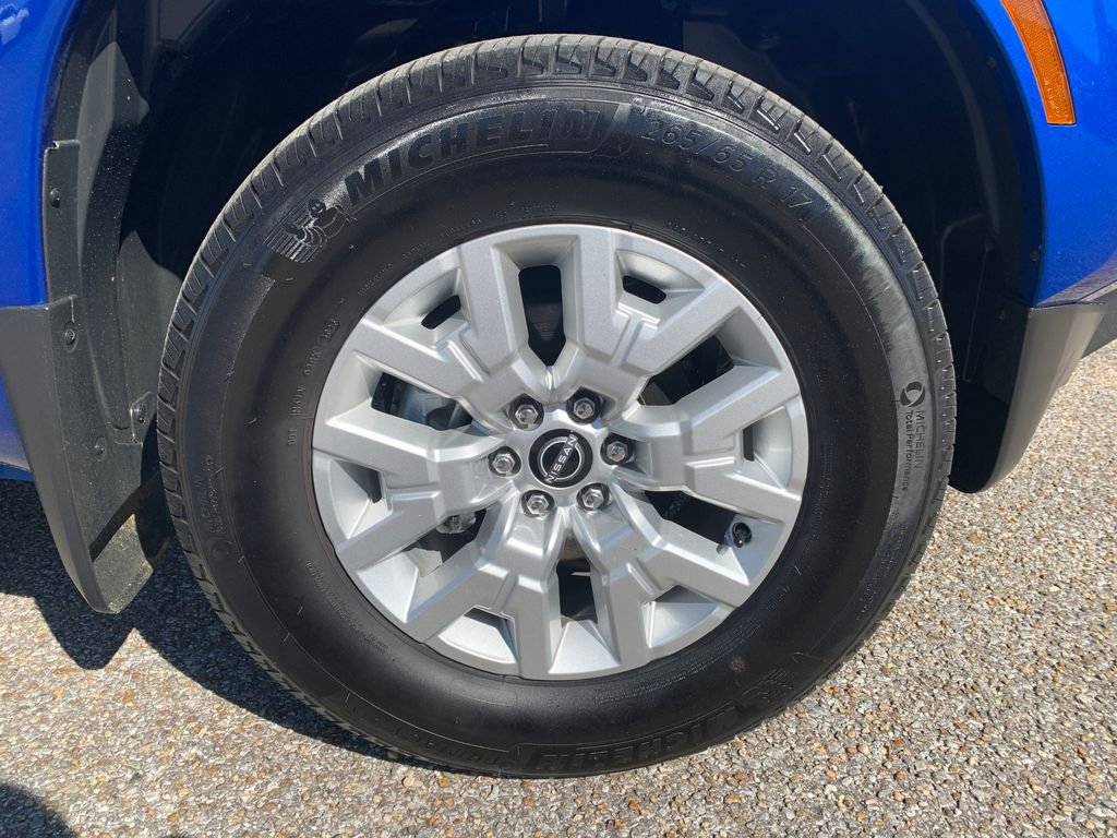 Used 2024 Nissan Frontier SV w/ SV Convenience Package image 3