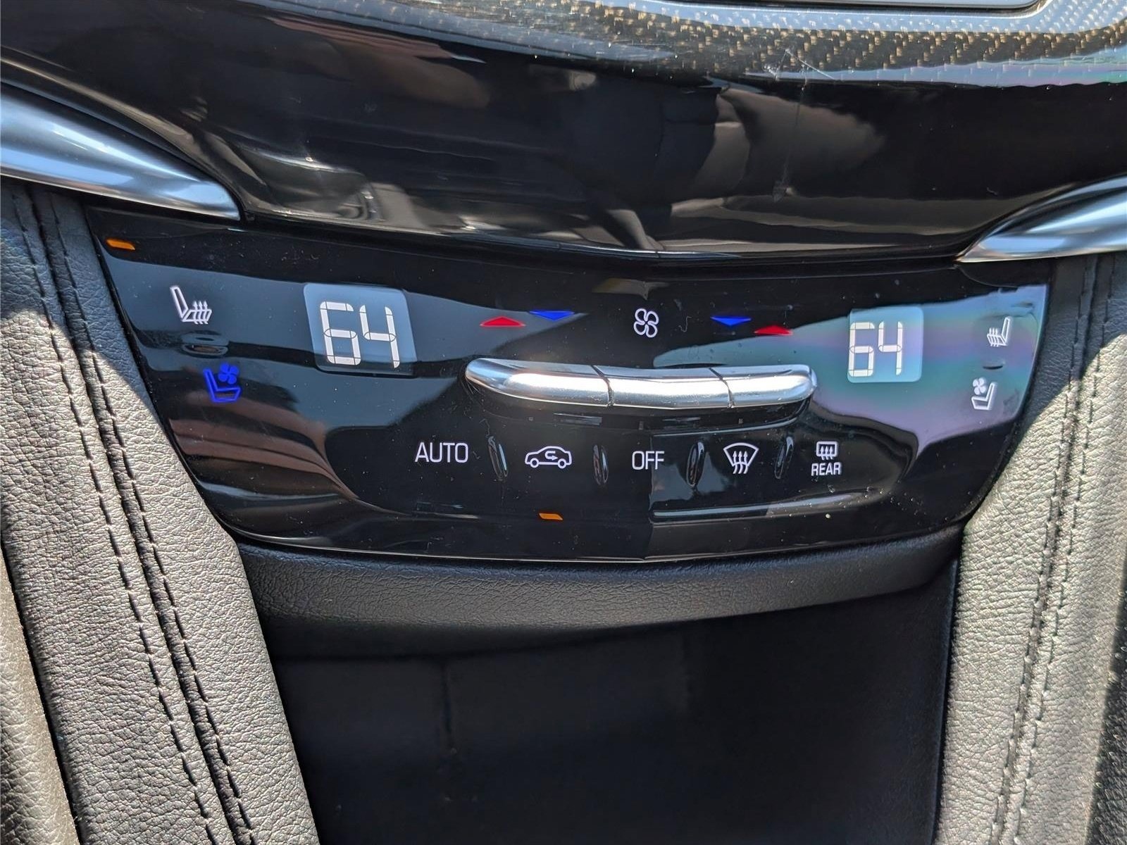 Used 2023 Cadillac XT6 Sport w/ Technology Package AWD/4WD image 31