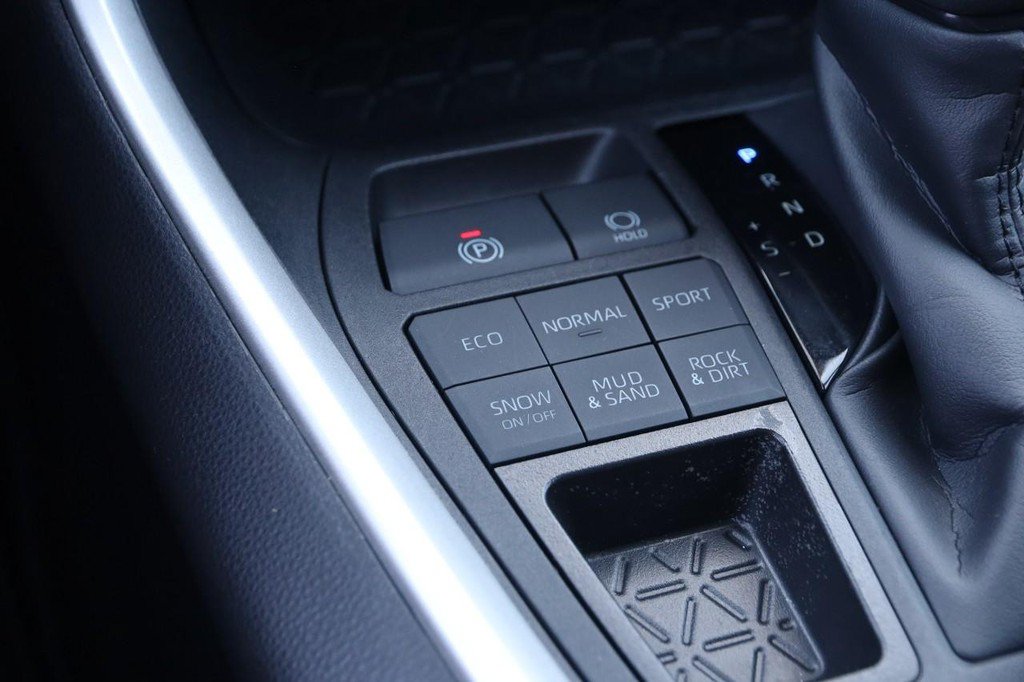Used 2025 Toyota RAV4 XLE w/ Weather Package AWD/4WD image 19