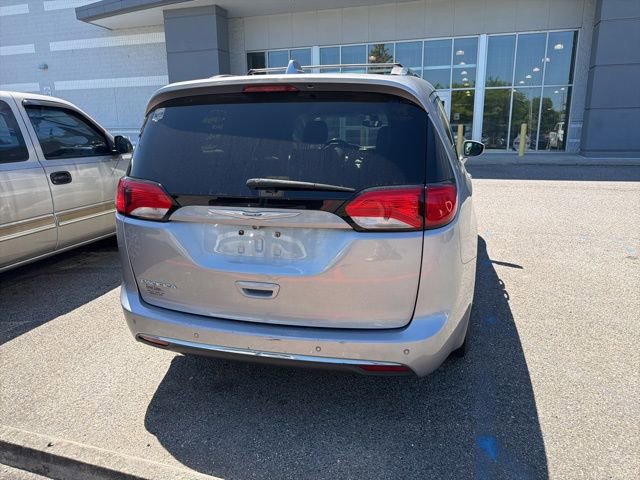 Used 2019 Chrysler Pacifica Touring-L image 33