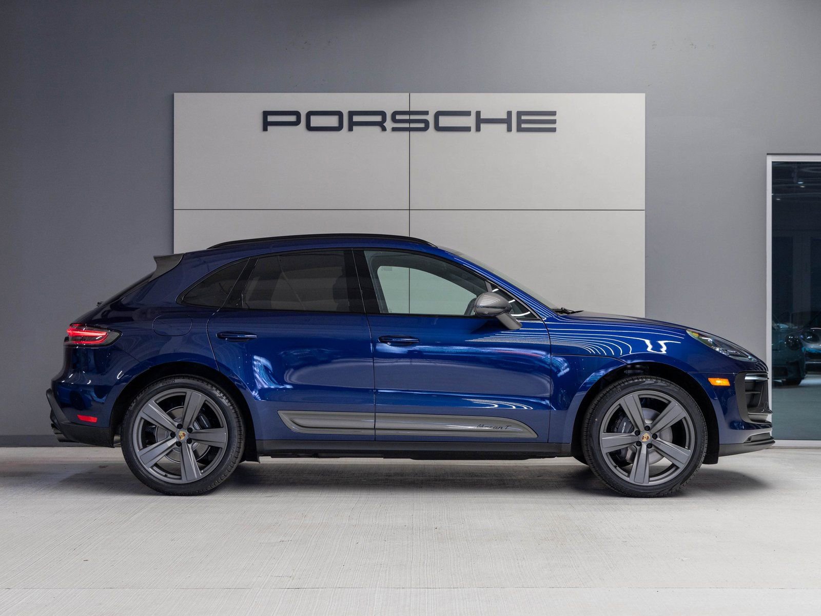 Certified 2026 Porsche Macan Turbo AWD/4WD image 8