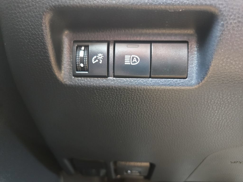 Used 2022 Toyota RAV4 LE AWD/4WD image 19