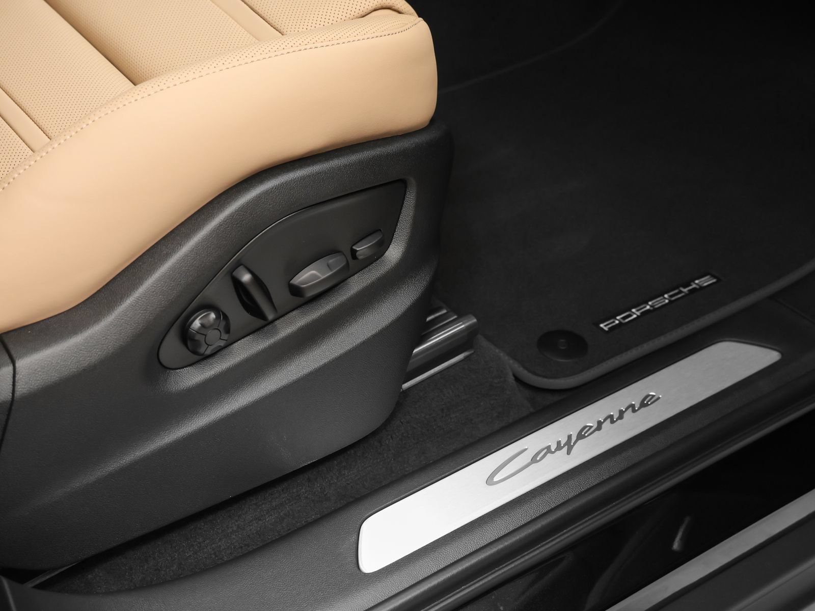 New 2026 Porsche Cayenne AWD/4WD image 18