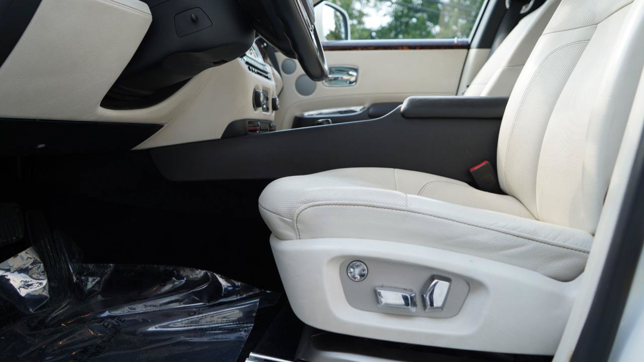 Used 2011 Rolls-Royce Ghost RWD image 41