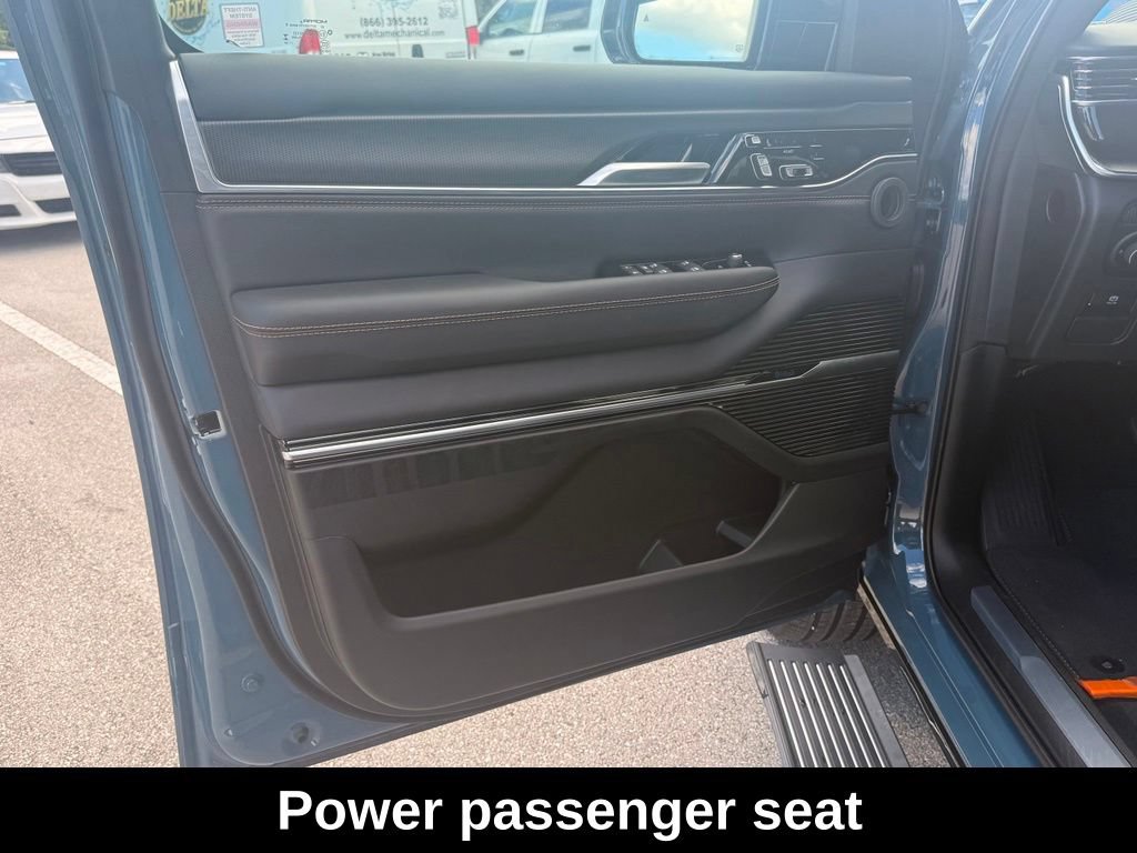 New 2026 Jeep Grand Wagoneer Summit AWD/4WD image 36