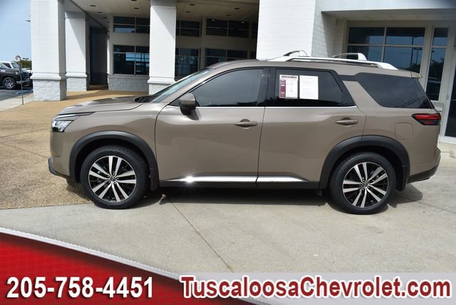Used 2024 Nissan Pathfinder Platinum FWD image 6