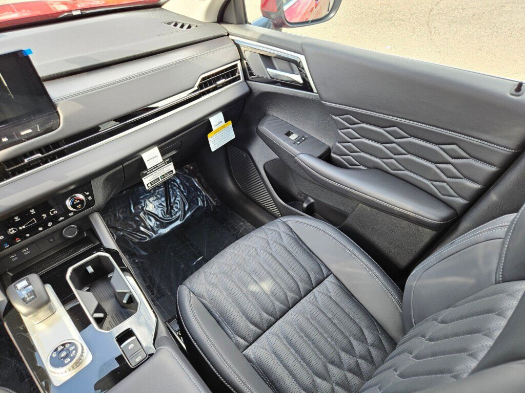 New 2025 Mitsubishi Outlander SEL image 14