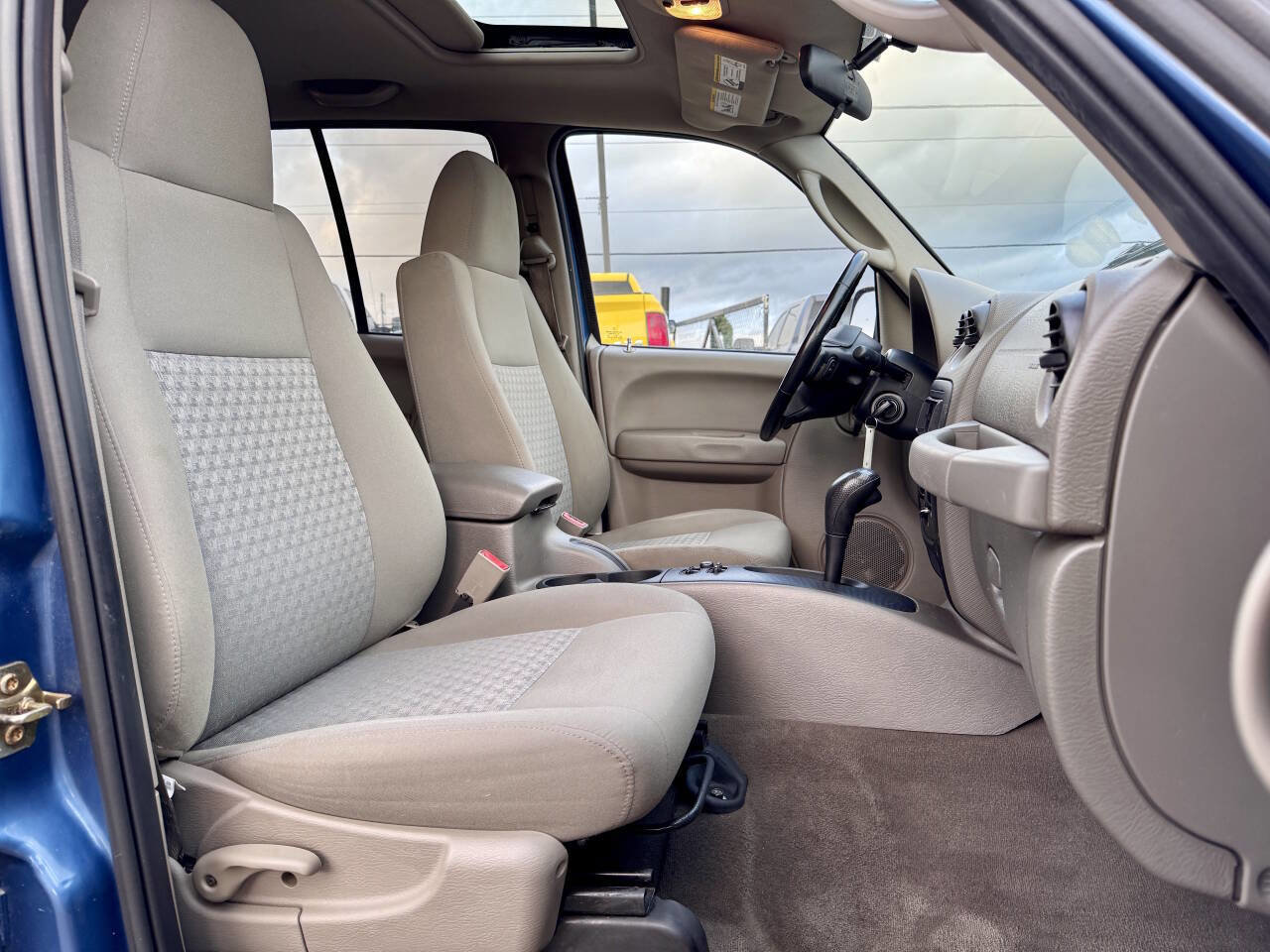 Used 2005 Jeep Liberty Sport image 11