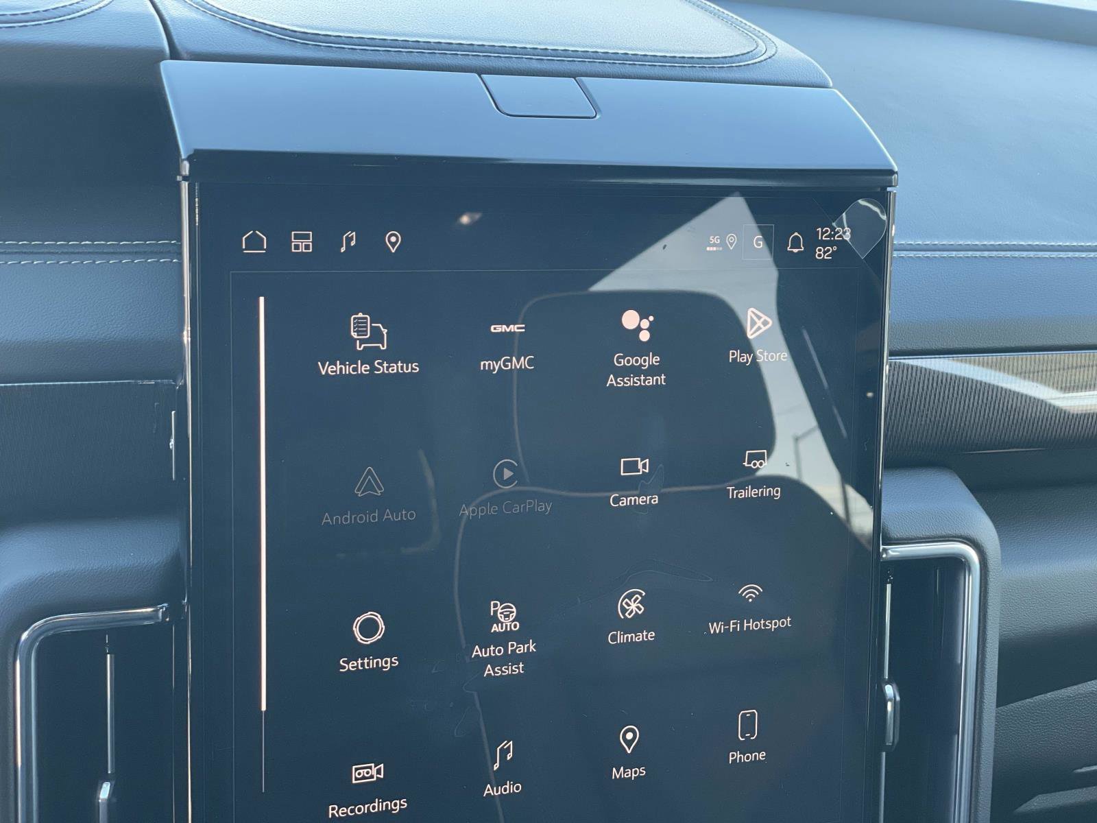 New 2026 GMC Yukon XL Elevation w/ Elevation Premium Package image 13