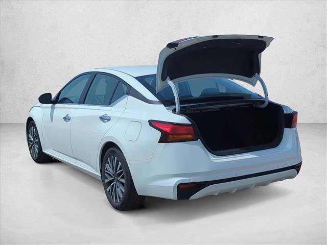 Used 2025 Nissan Altima 2.5 SV FWD image 8