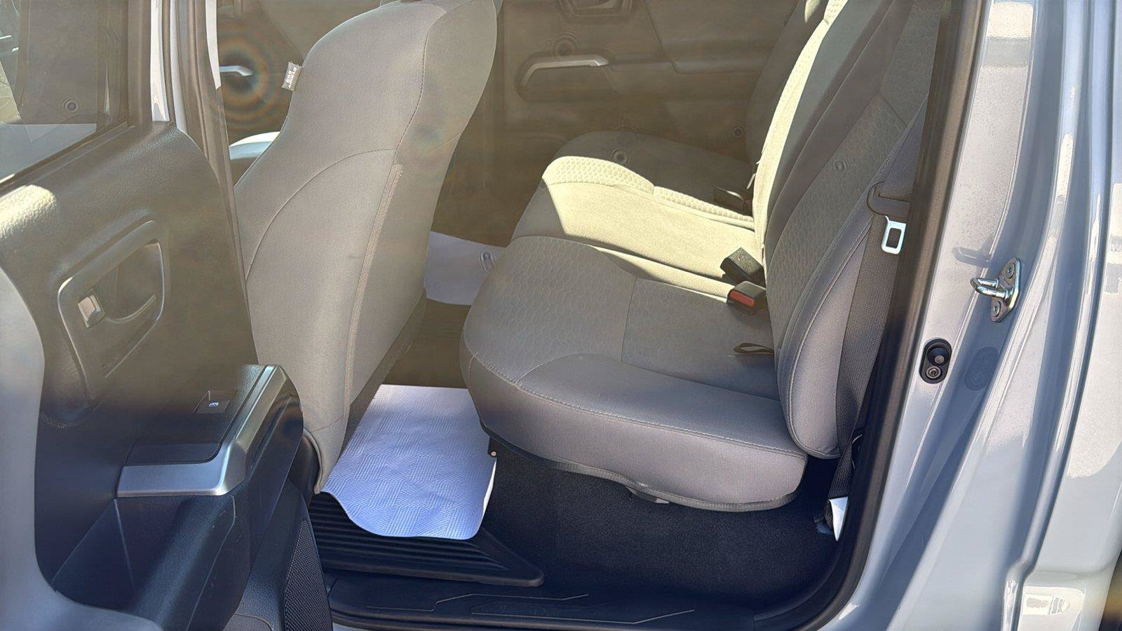 Used 2019 Toyota Tacoma SR5 AWD/4WD image 12
