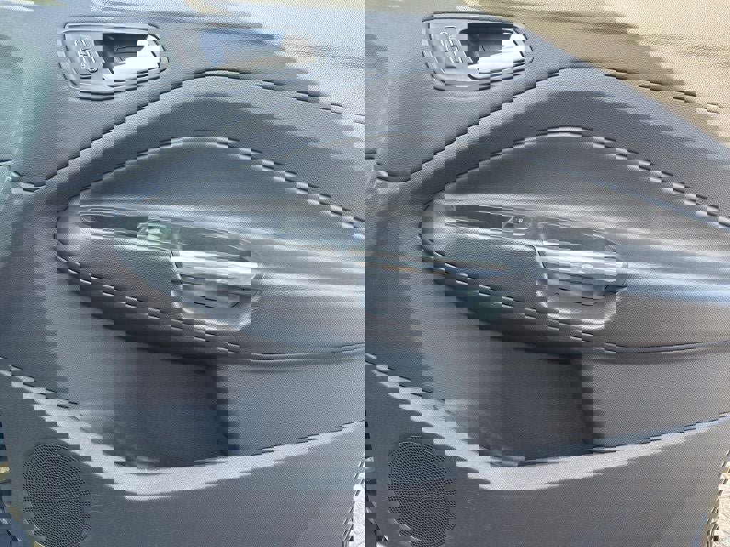 Used 2015 Ford Escape SE image 39