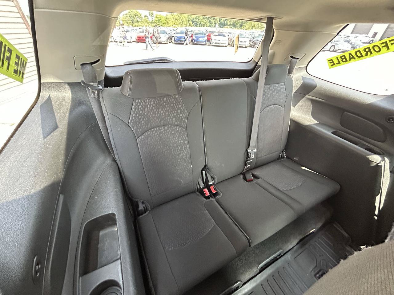 Used 2015 GMC Acadia SLE FWD image 13